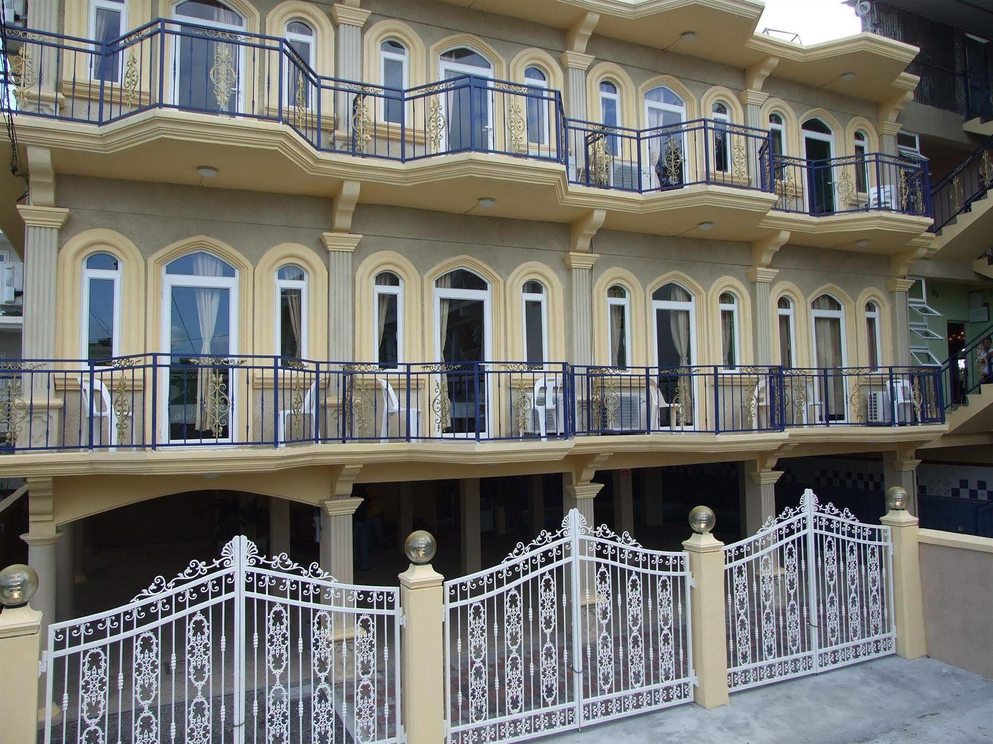 White Shell Lounge And Restaurant Hotel Flic en Flac Exterior photo